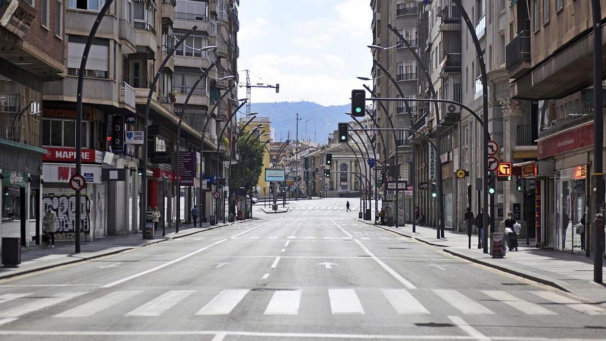 La Gran Vía de Murcia, 
desierta, durante el periodo
de confinamiento.  ISRAEL SÁNCHEZ