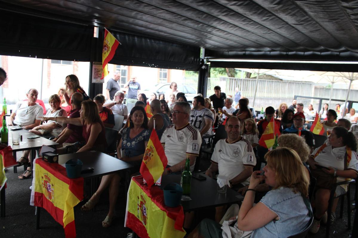 Ambiente en la sidrería Polo Norte de Sama.