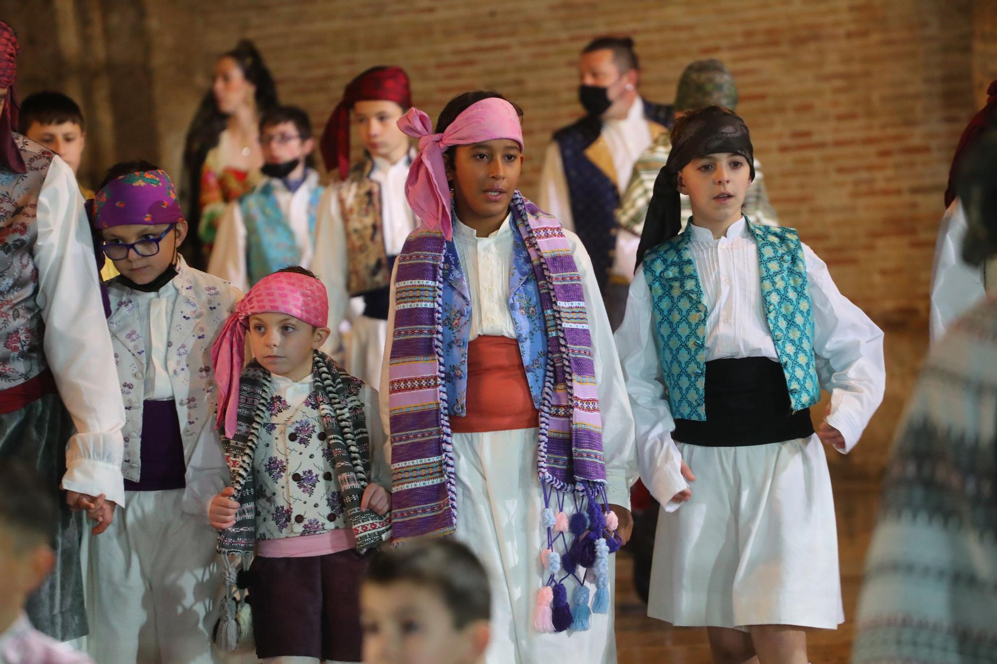 Búscate en el primer día de ofrenda por la calle de la Paz (entre las 20:00 a las 21:00 horas)