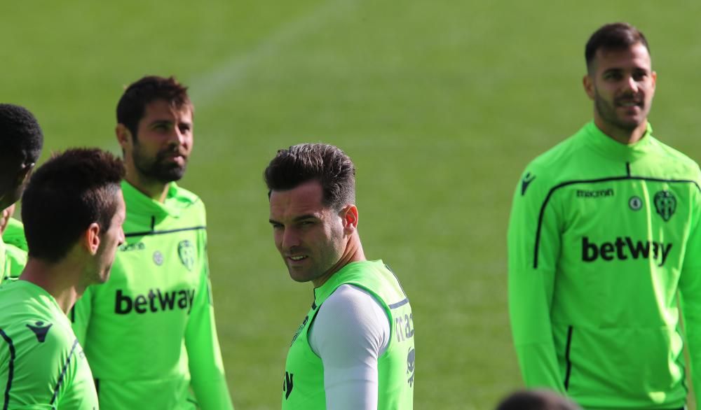 Gran ambiente en el entrenamiento del Levante UD