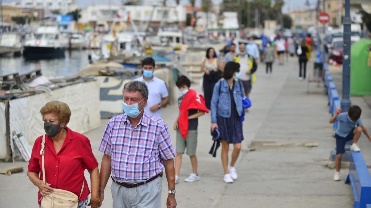 La Manga, más gente y menos servicios