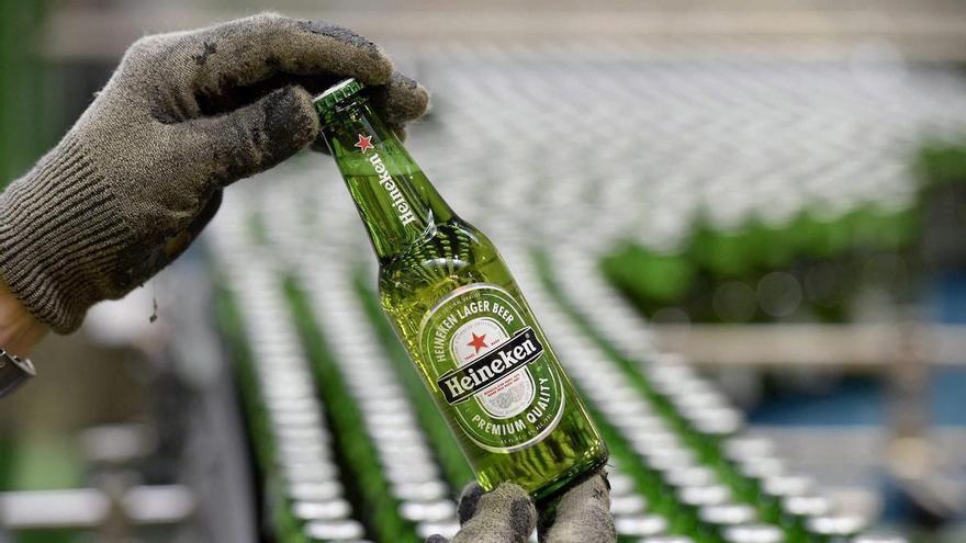 Heineken suprimirá hasta 6.000 empleos en dos años