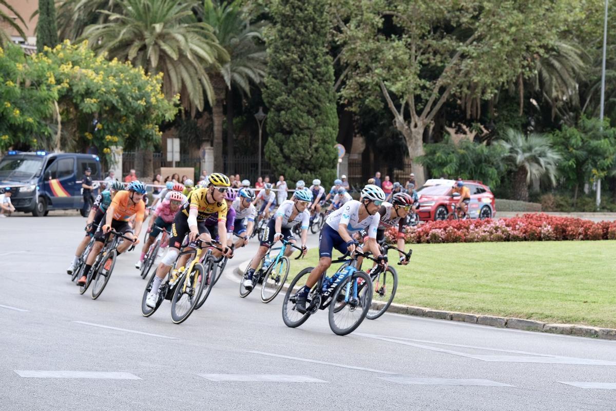 Fotos del paso de la etapa 12 de La Vuelta por Málaga