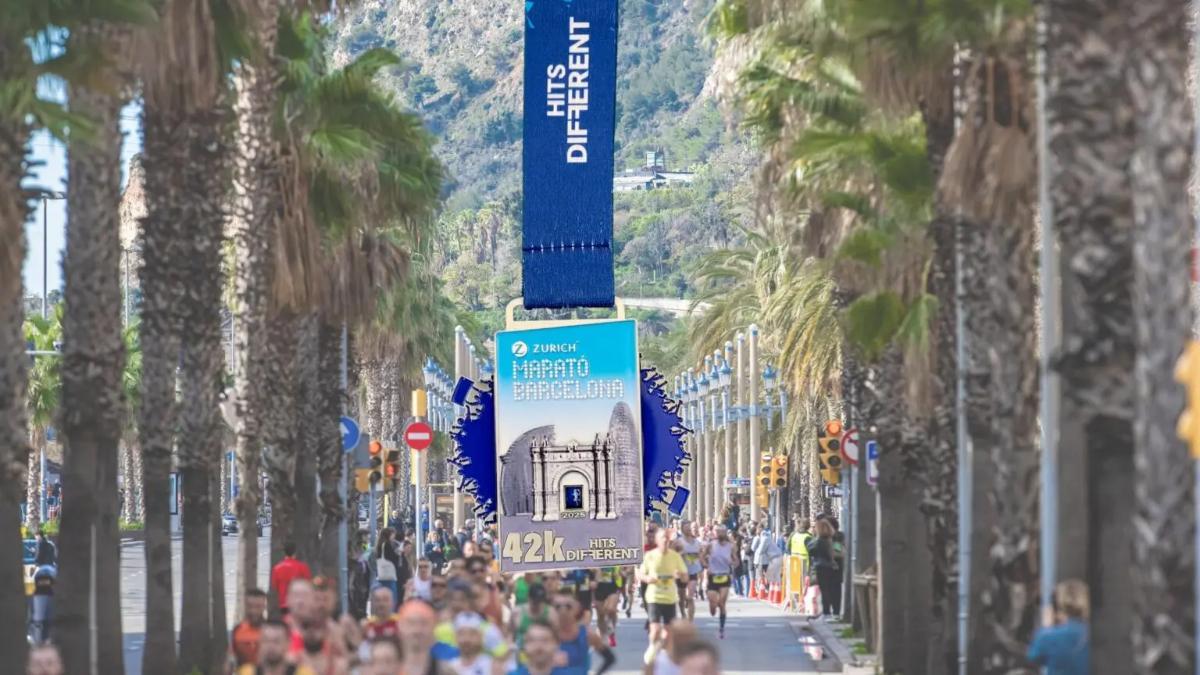 Así es la medalla giratoria de la Marató Barcelona 2025