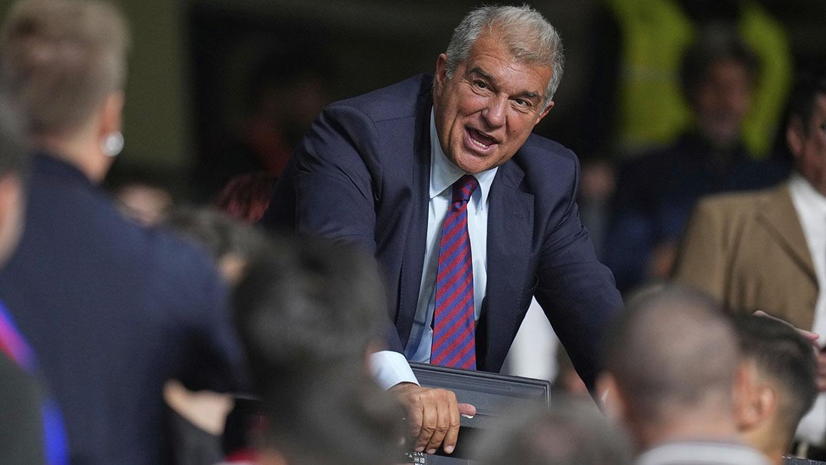 El presidente del FC Barcelona, Joan Laporta a su llegada al palco de Vallecas