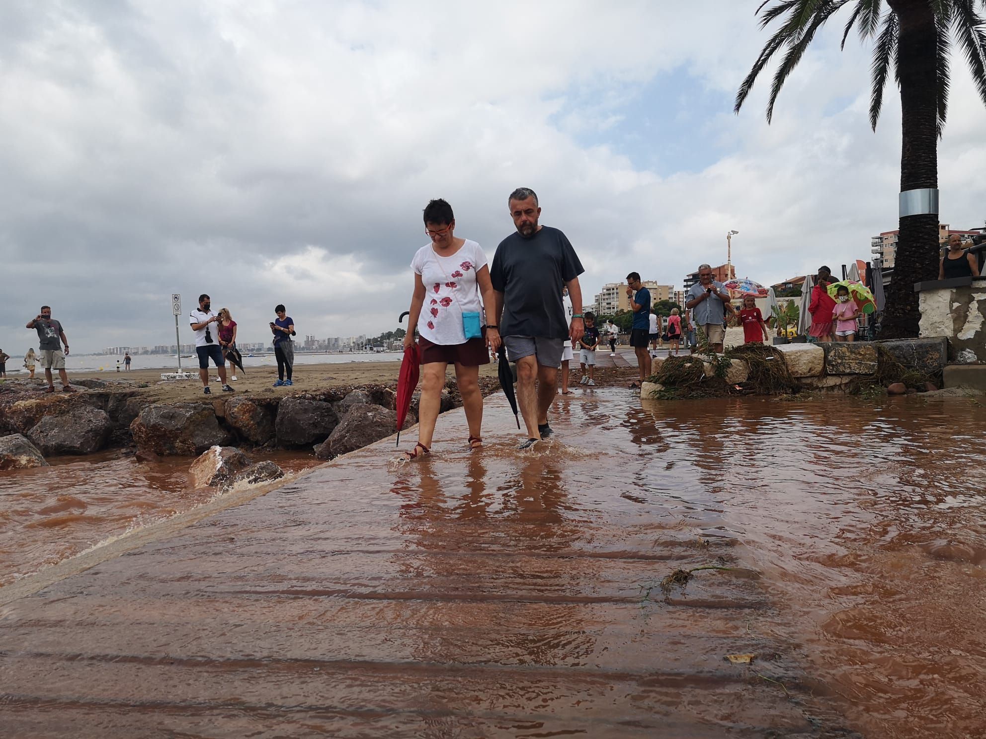 Benicàssim ahogada por el temporal, foto a foto