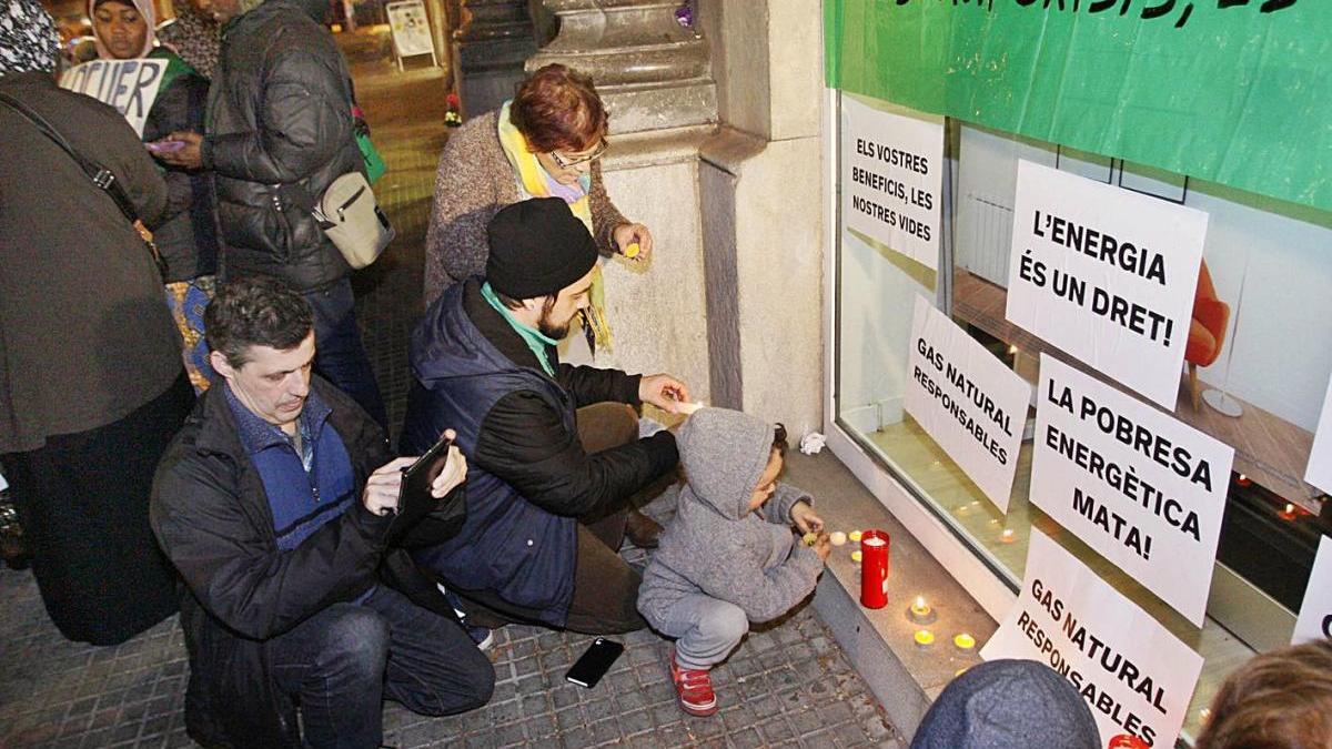 Imatge d&#039;arxiu d&#039;una concentració contra la pobresa energètica a Girona.