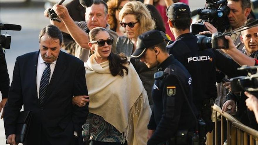 Isabel Pantoja entrando a la Ciudad de la Justicia el pasado año.