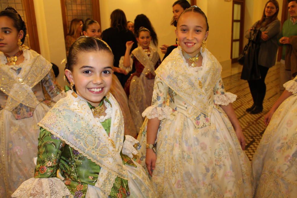 Las falleras de la corte estrenan sus trajes oficiales Siglo XVIII