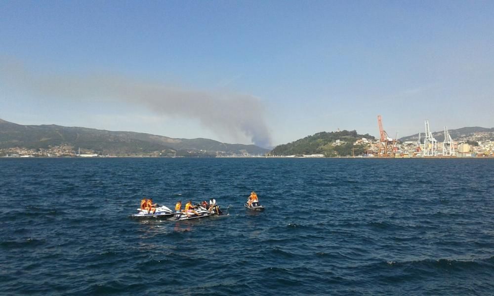 Un nuevo incendio en Pontesampaio hace saltar las alarmas // G.Santos