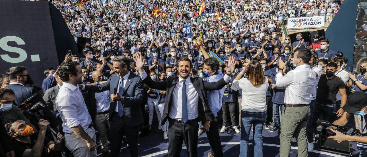 Casado, en la convención nacional del PP en la plaza de toros de València, con Egea, Mazón, Catalá y Mompó