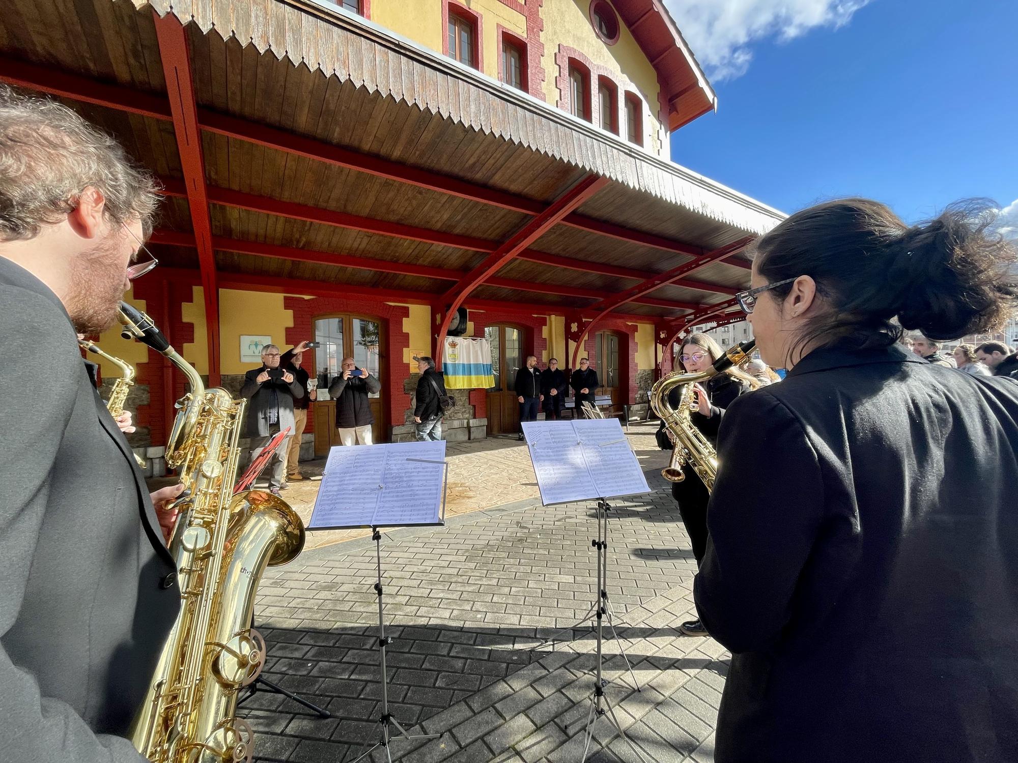 Actuación musical en el entorno del acto