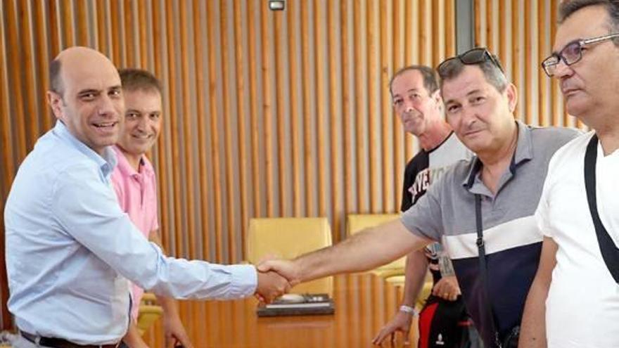 Echávarri y el comité de empresa, en la reunión de ayer.