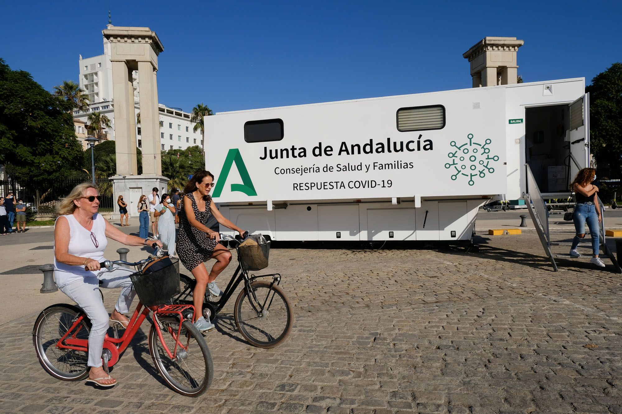 Vacunación sin cita en la plaza de la Marina