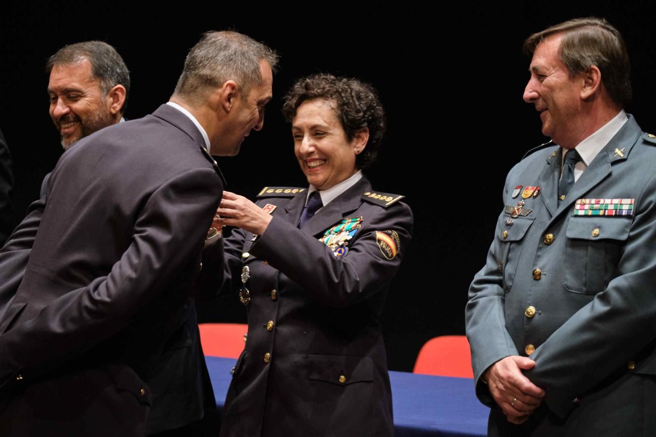 Acto Institucional de la Policía Nacional en el Teatro Guimerá