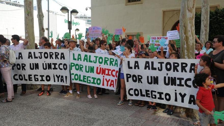 Los padres del colegio de La Aljorra protestan en San ESteban