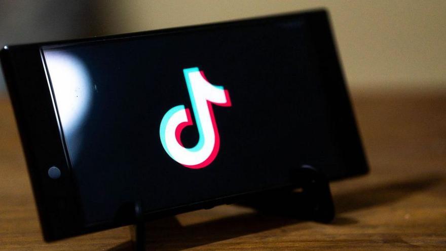 El 20% de los adolescentes de entre 12 y 18 años pasan más de dos horas al día conectados a TikTok