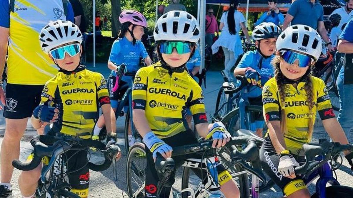 Ciclistas de la Escola del CC Ontinyent en una de las pruebas del pasado fin de semana.