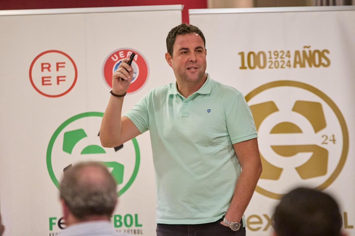Miguel Ángel Ávila, que acaba de ascender al Badajoz a Segunda Federación y antes lo hizo con el Coria.