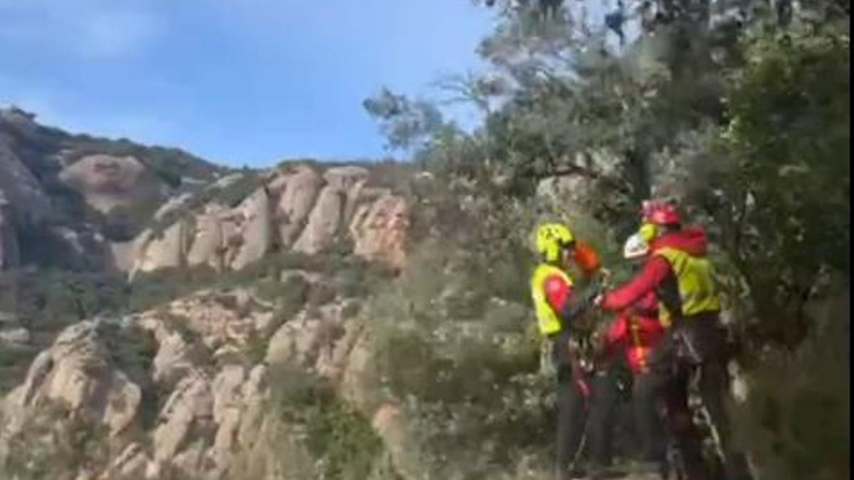 Rescat d'un dels excursionistes accidentats ahir a Montserrat