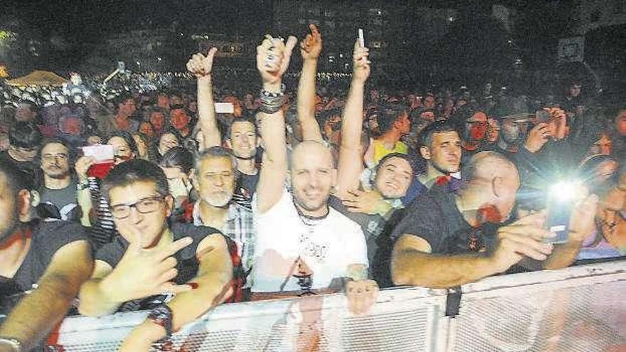 El público se entregó en el concierto. // Iñaki Abella