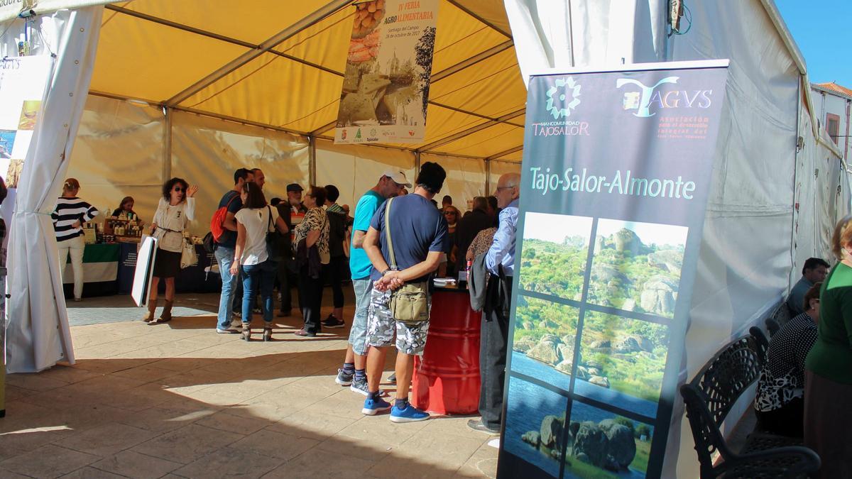 Carpa de degustación de la Feria Agroalimentaria de Santiago del Campo.