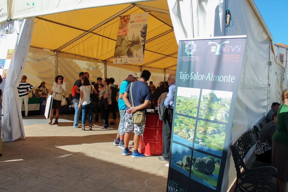 Carpa de degustación de la Feria Agroalimentaria de Santiago del Campo.