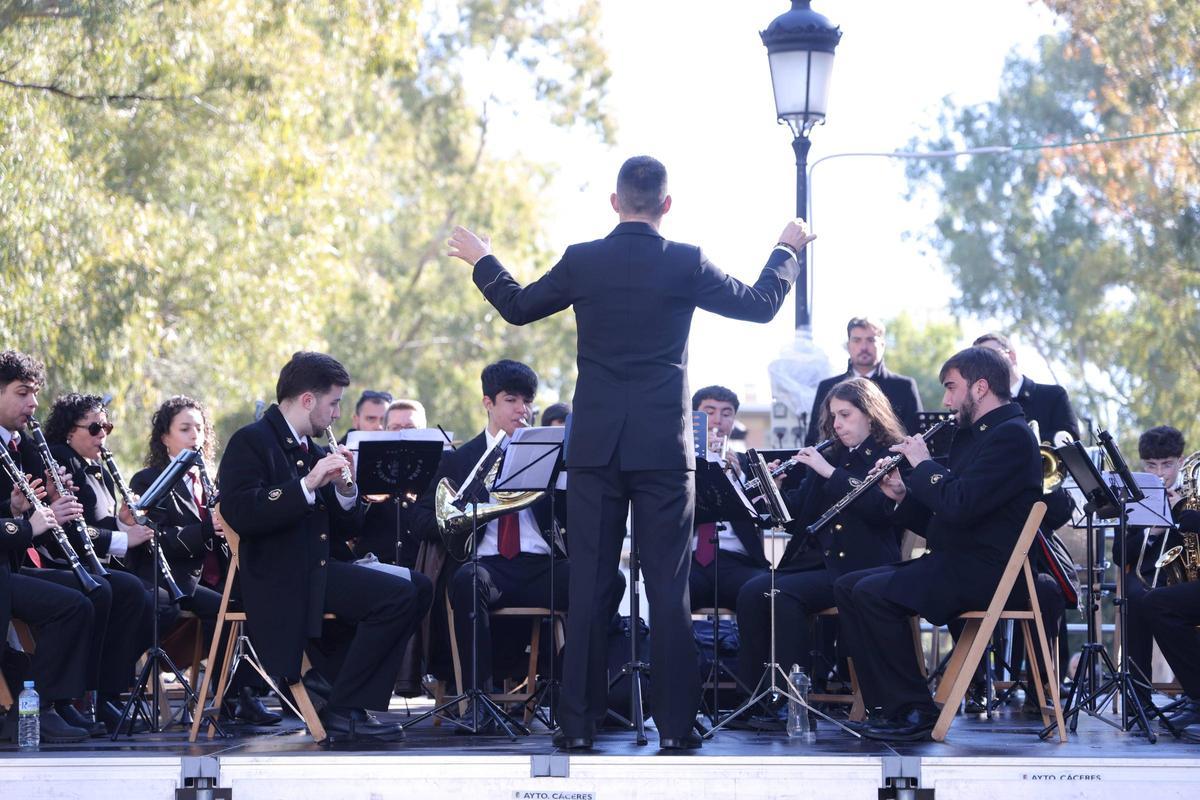 Fotogalería | La romería de los Santos Mártires llena de tradición y ambiente festivo el Paseo Alto de Cáceres