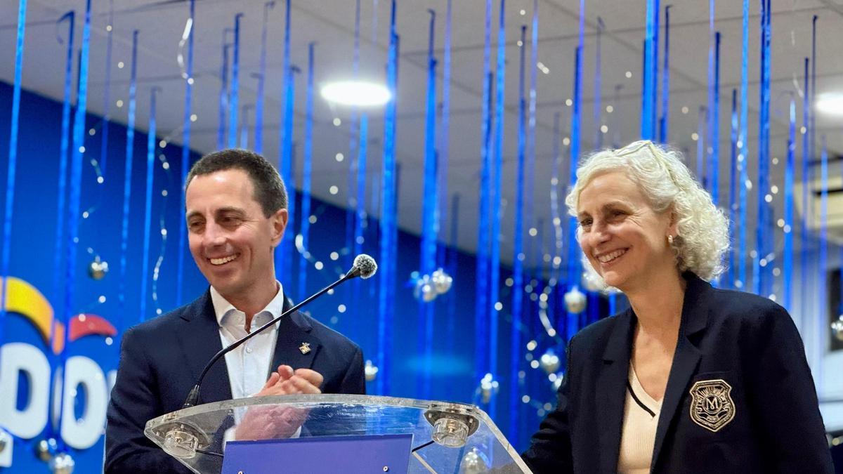 Rosa Maria Tarragó, junto a Llorenç Galmés, durante la reunión del jueves que la proclamó como presidenta.