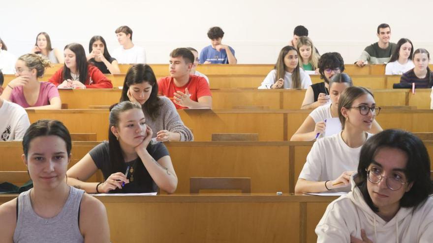 Jóvenes en la ABAU. | Xoán Álvarez