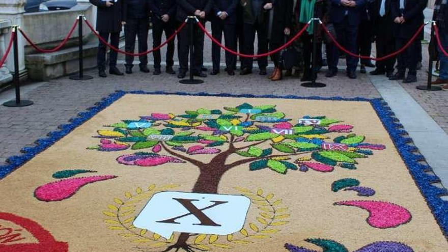 Ofrenda floral elaborada por la asociación El Pampillo de Castropol en el parque de El Medal, en Vegadeo.