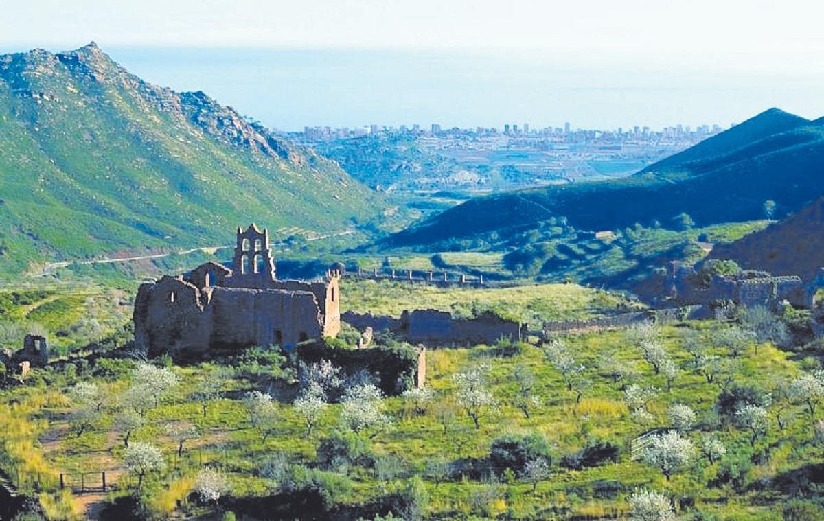 Restos del antiguo Monasterio de los Carmelitas en el Desert de les Palmes.