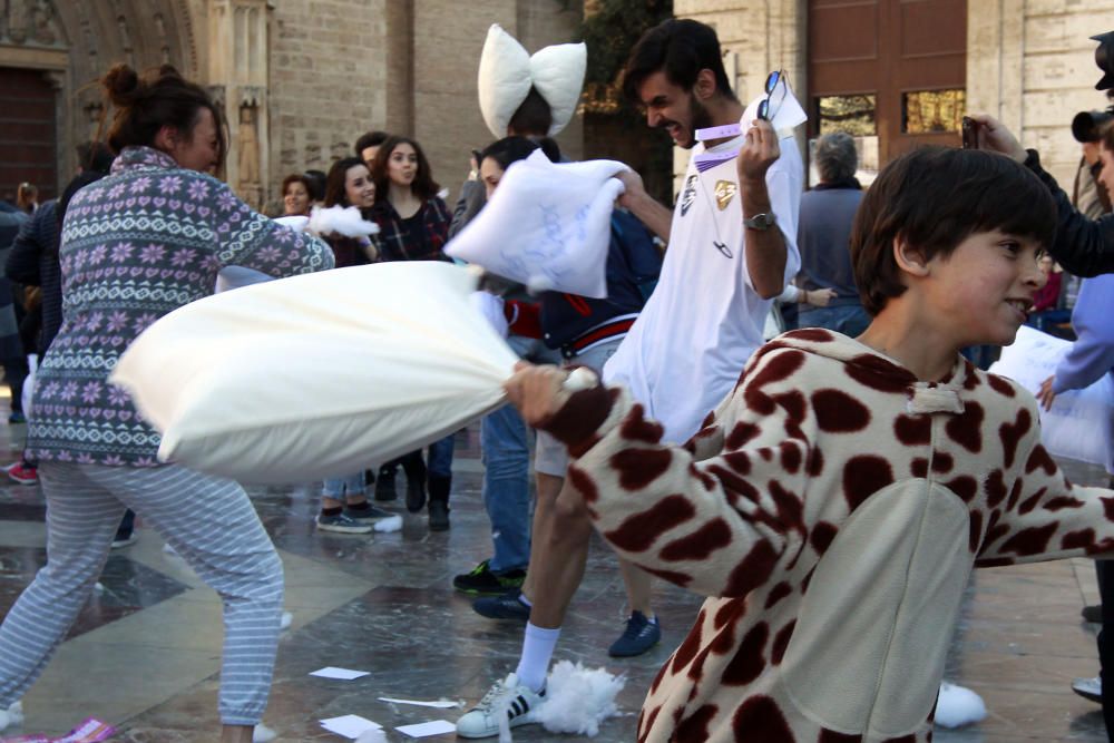 Guerra de almohadas en Valencia