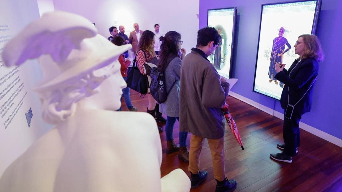 Otro plano de la apertura de la muestra 'Ítaca. Un viaje por la educación financiera'.