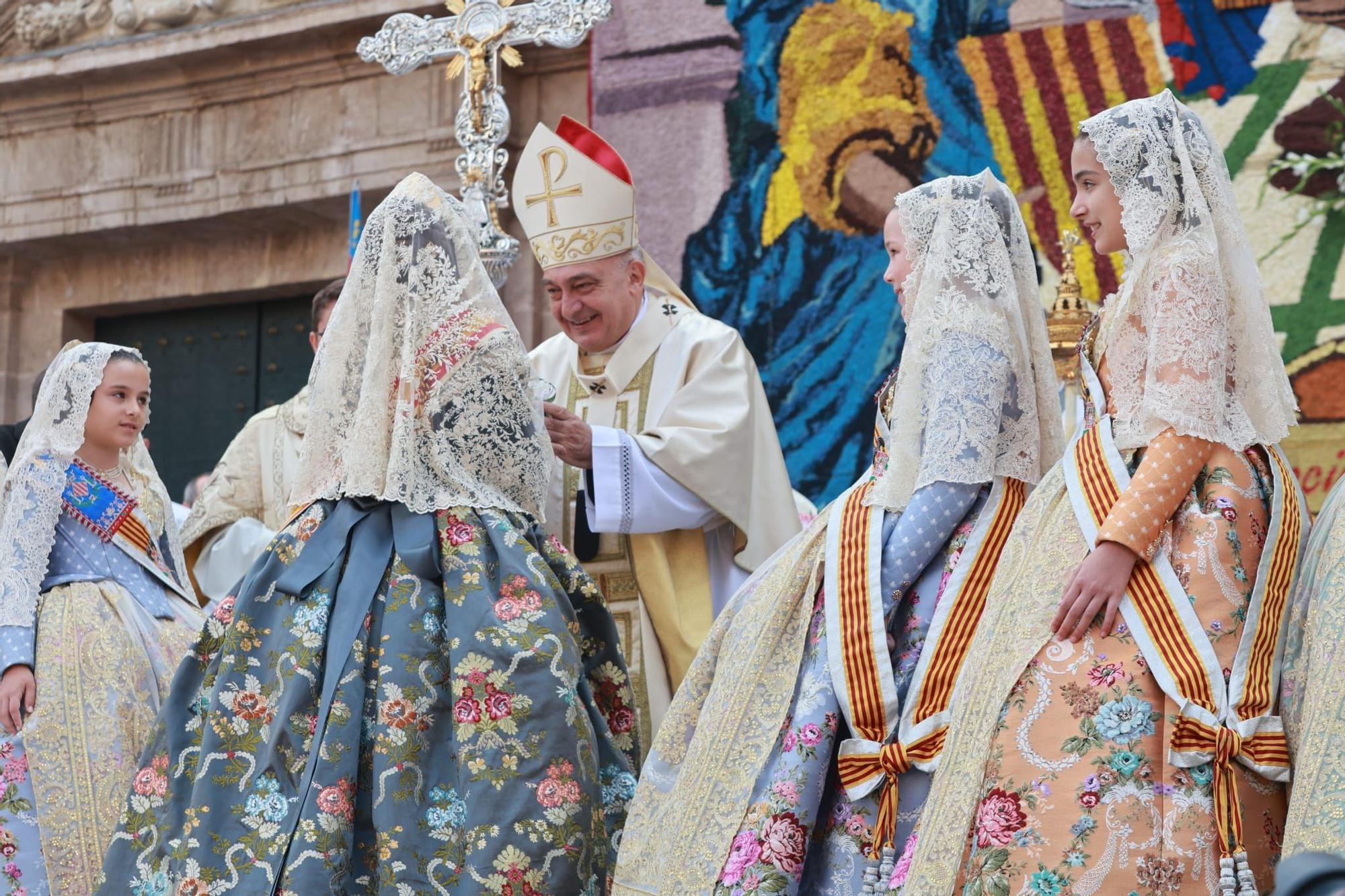 Todas las fotos de la Missa d'Infants en la plaza de la Virgen