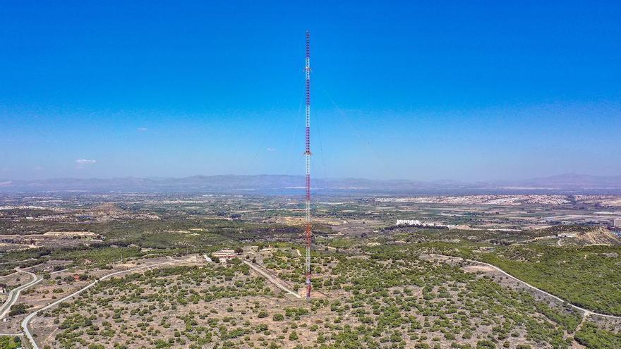 Un juzgado militar procesa a un hombre por penetrar en el recinto de la antena de Guardamar