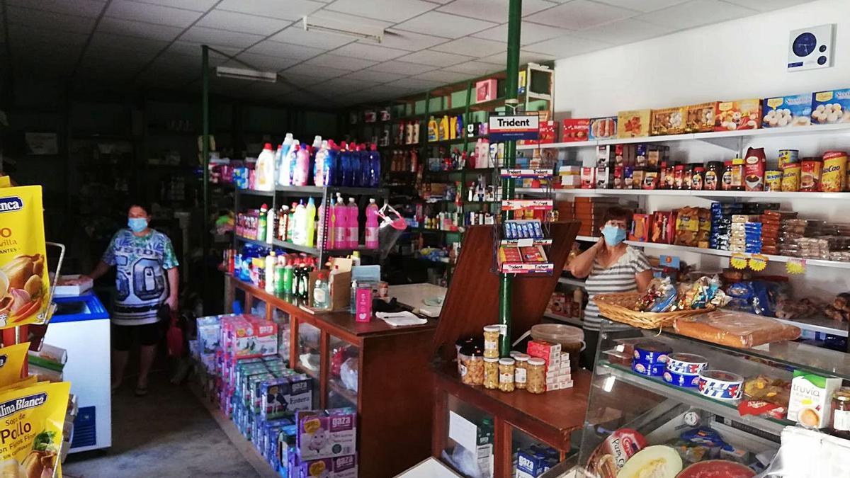 Interior de la tienda de Santibáñez de Tera