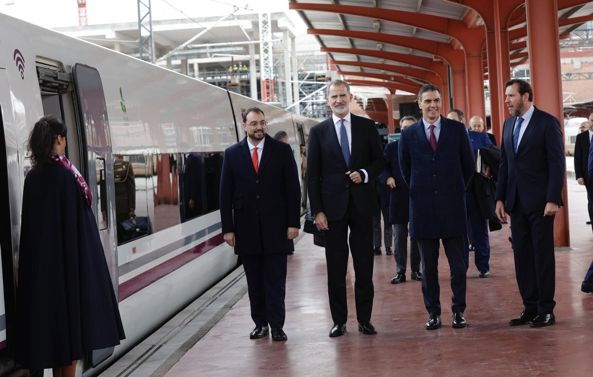 El AVE realiza su viaje inaugural de Madrid a Asturias