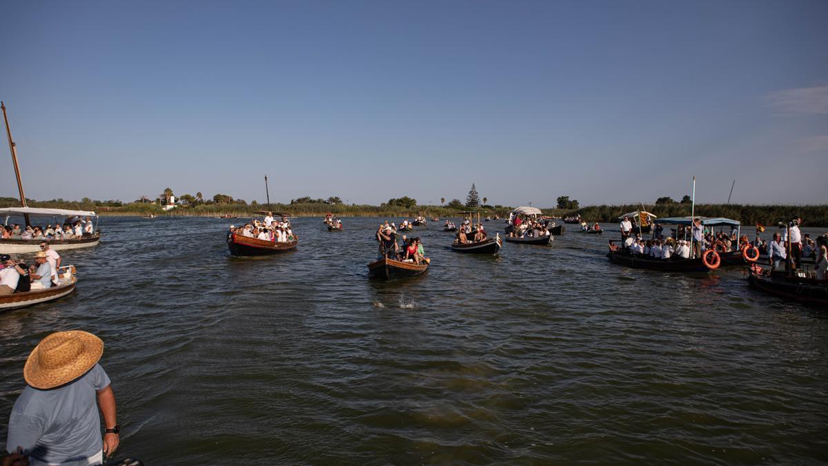 Así ha sido la romería en barca del Cristo de la Salud de El Palmar