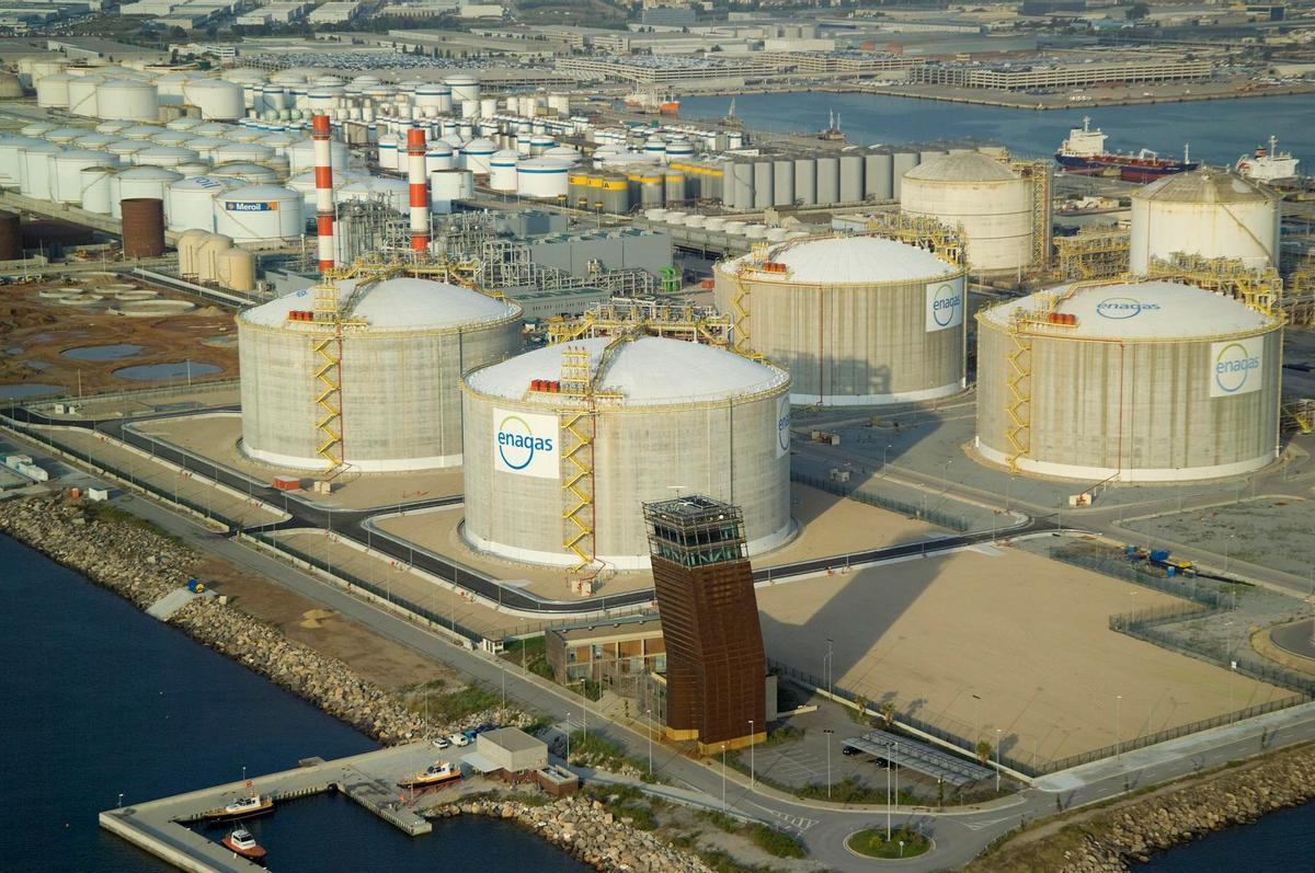 La planta de regasificación de Enagás en Barcelona.