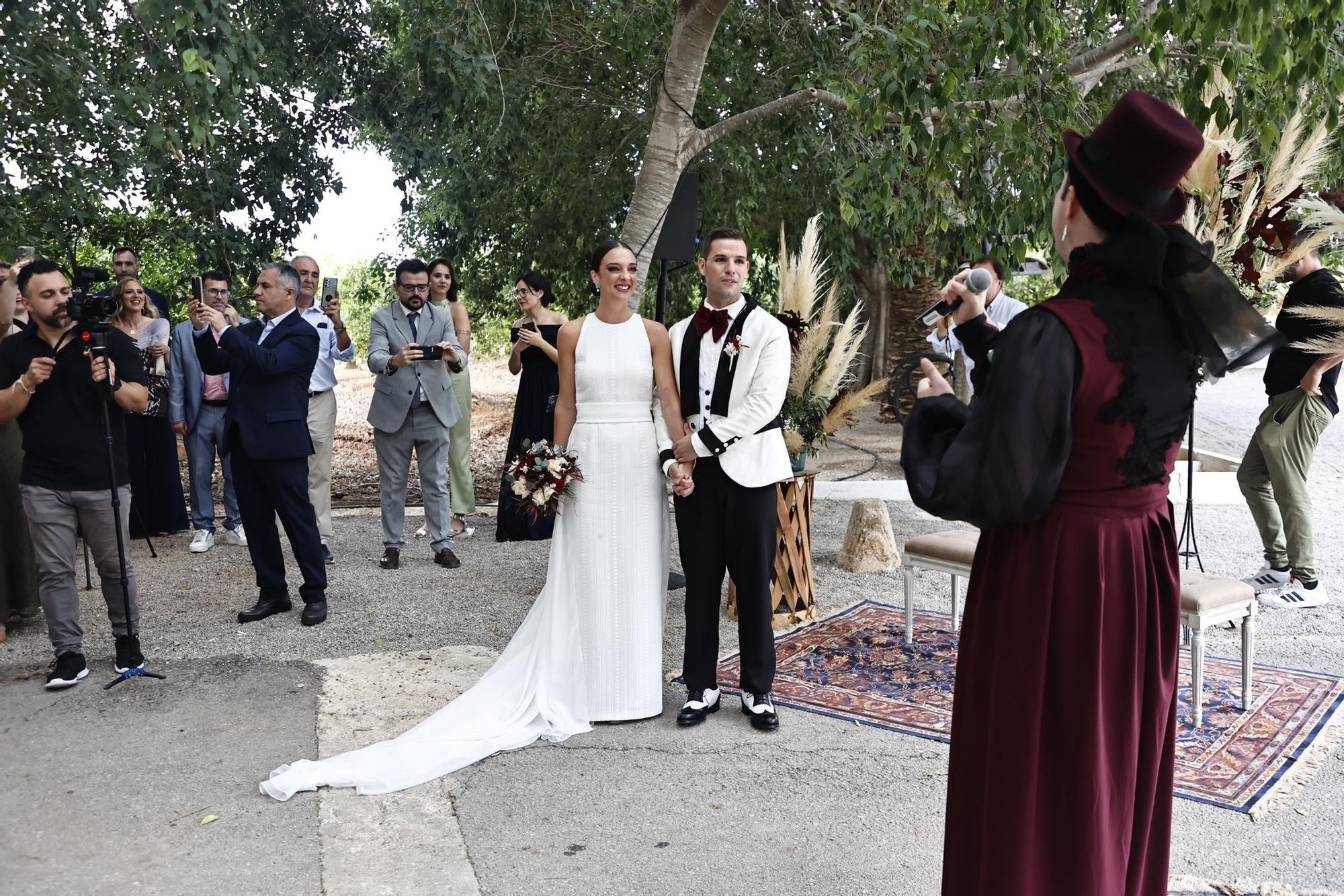 Boda de Nuria Llopis: la llegada de los novios y la ceremonia