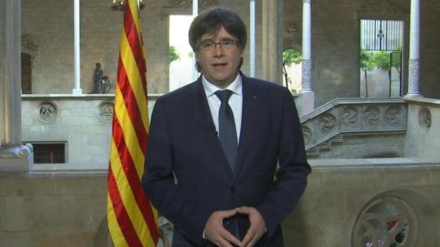 Puigdemont insta a demostrar que Catalunya té el llibre i la rosa com a «armes més poderoses»