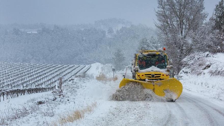 La nieve da paso a fuertes lluvias tras una jornada llena de incidencias