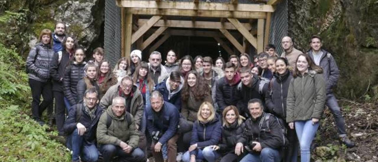 Alumnos del Pou Clar y de otros institutos en la visita a los campos de concentración y exterminio.