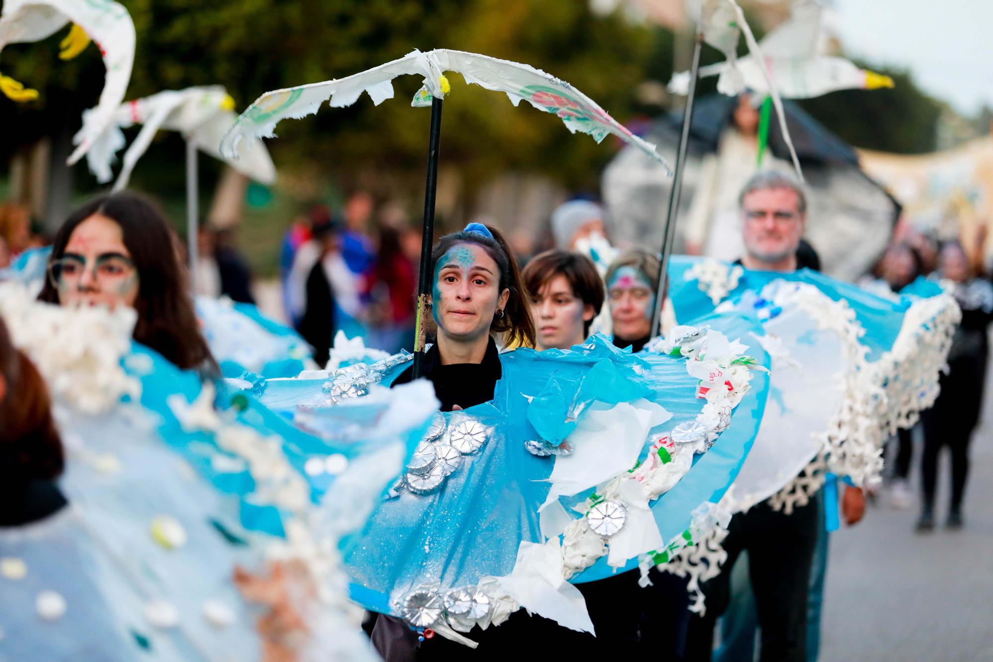 Todas las imágenes de la rúa de carnaval 2023 en Santa Eulària