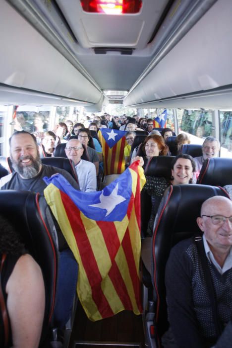 Sortida d'autocars de l'ANC des de Girona per anar a la manifestació de Barcelona