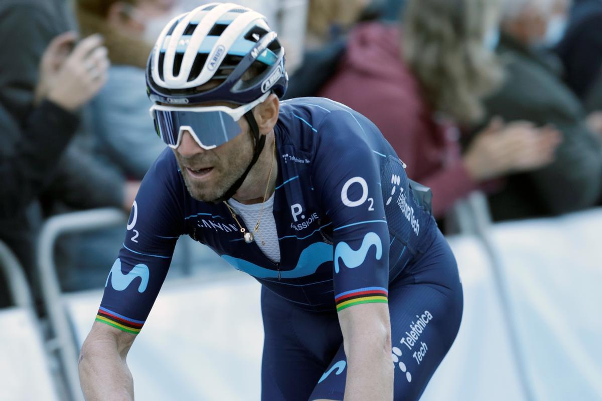 Alejandro Valverde llega a la meta en Torralba del Pinar