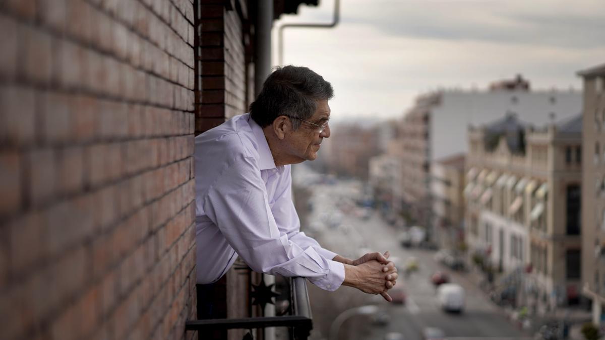El escritor Sergio Ramírez durante la entrevista con Juan Cruz FOTO JOSÉ LUIS ROCA