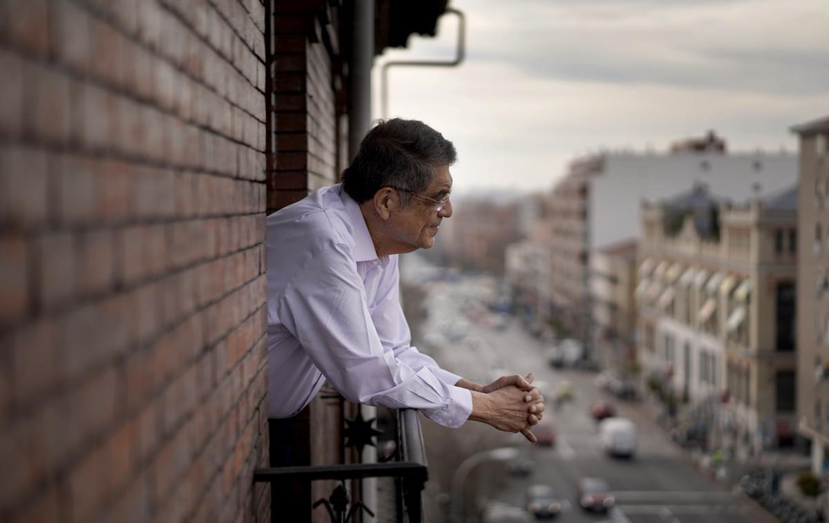 El escritor Sergio Ramírez durante la entrevista con Juan Cruz FOTO JOSÉ LUIS ROCA