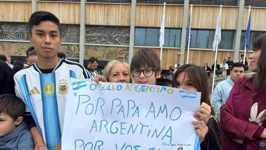 La historia del pequeño Matías, el aficionado que venció a sus miedos por Messi: "Mamá, quiero ...